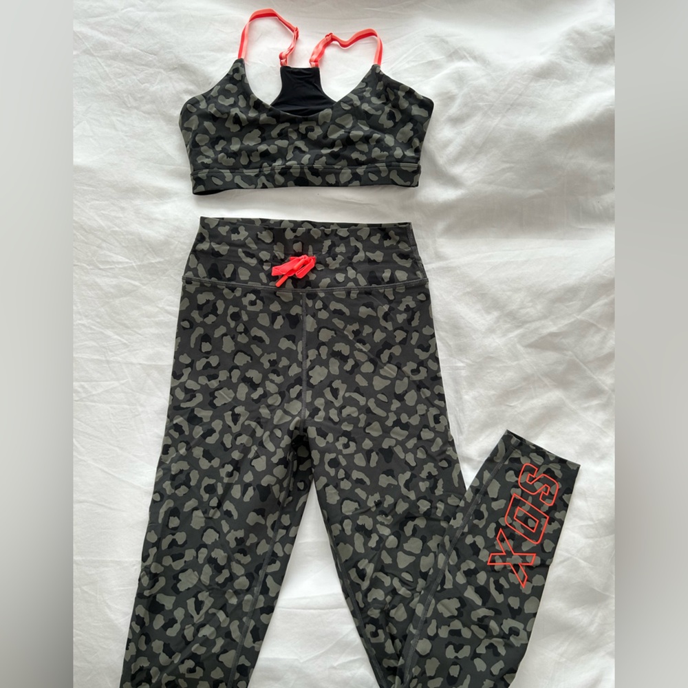 Sarah’s day x WF camo workout set